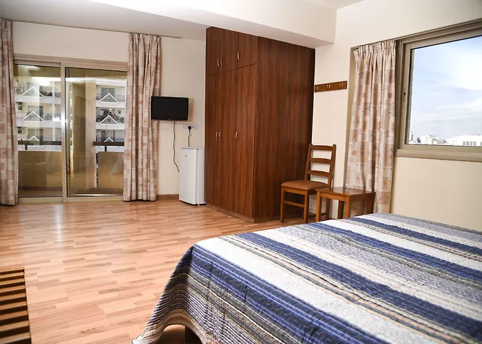 إيليسو 2* لارنكا