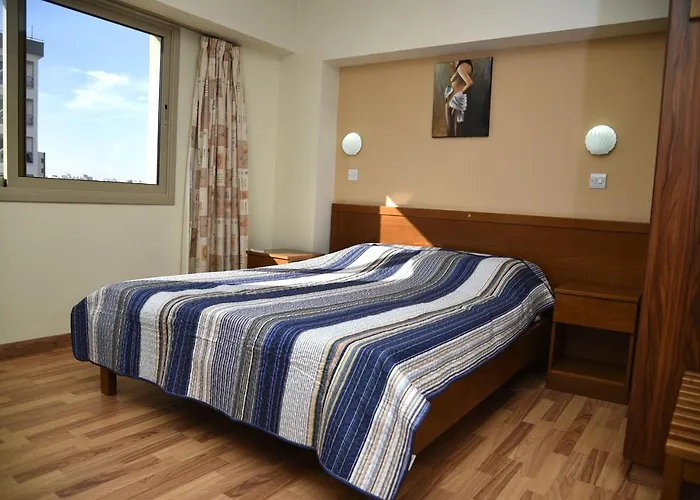 فندق إيليسو لارنكا