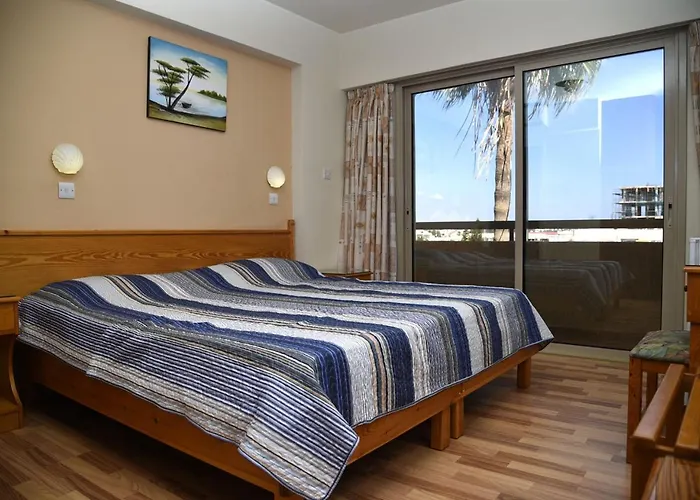 إيليسو 2* لارنكا