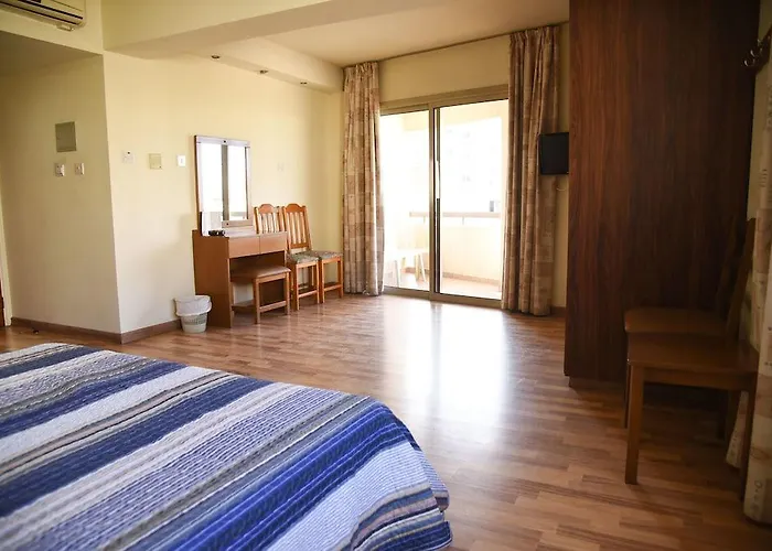 Elysso מלון לרנקה